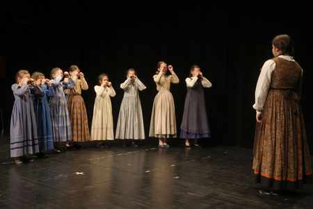 Območno srečanje otroških folklornih skupin RINGARAJA 19 Foto Ljubo Vukelič